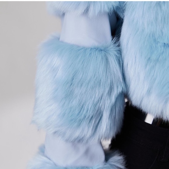 Powder blue faux fur cropped bomber - Picture 3 of 7